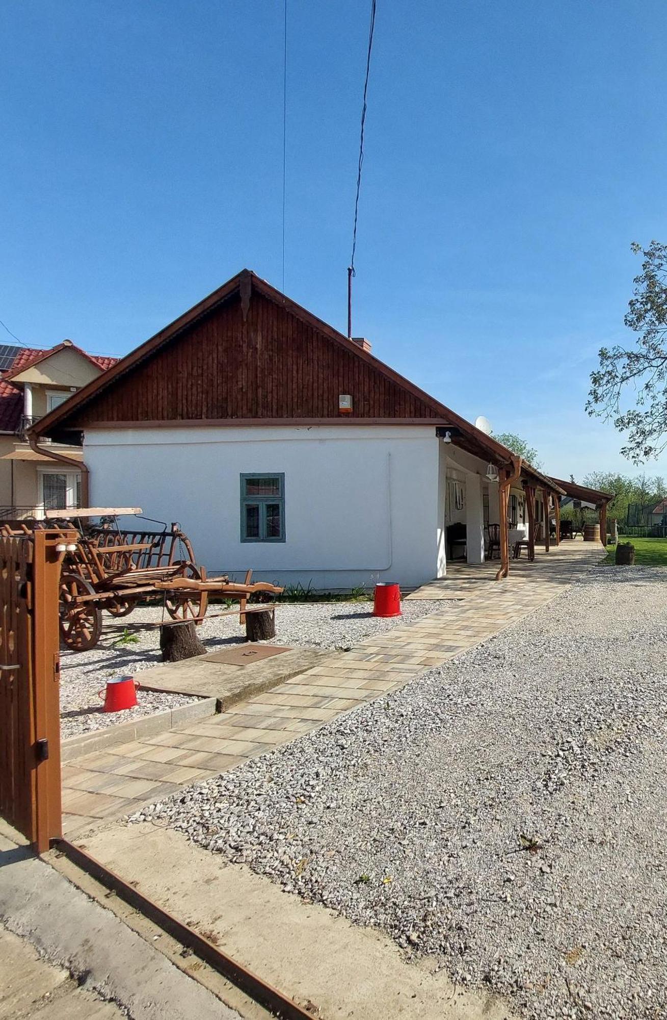 Trinity Vendeghaz Abadszalok Villa Bagian luar foto